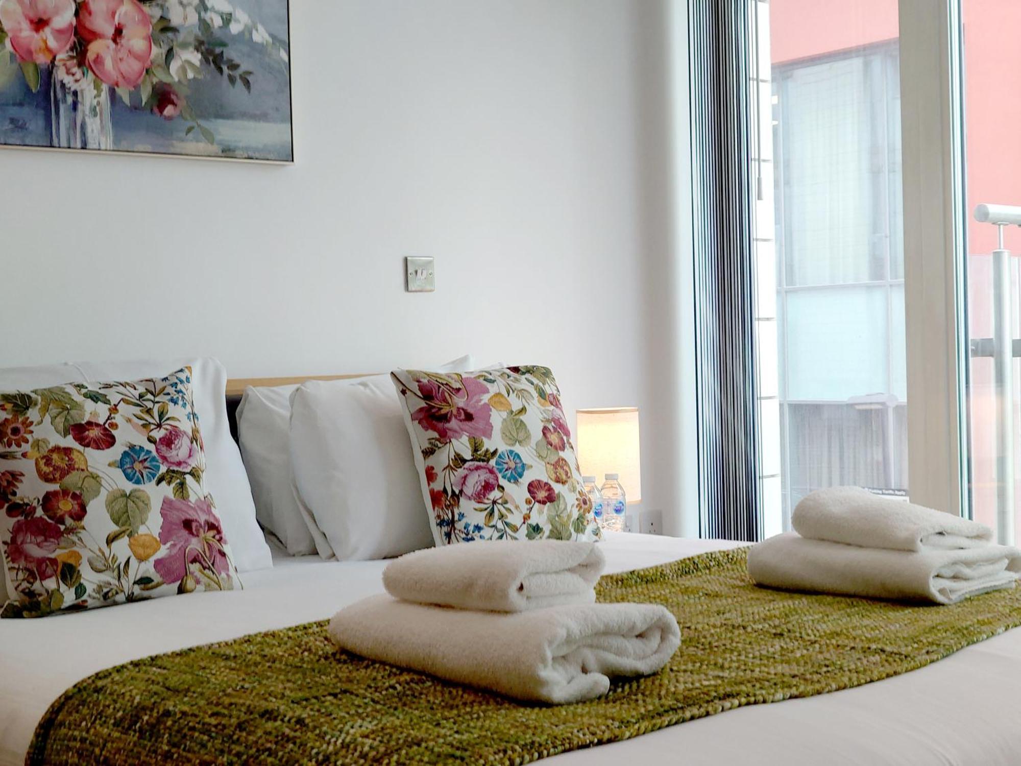 Fully Serviced Two Bed Apartment By Excel & O2 ลอนดอน ภายนอก รูปภาพ